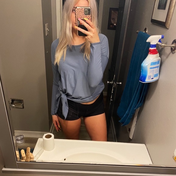 Lululemon bundle~4 pieces still available - Picture 5 of 8